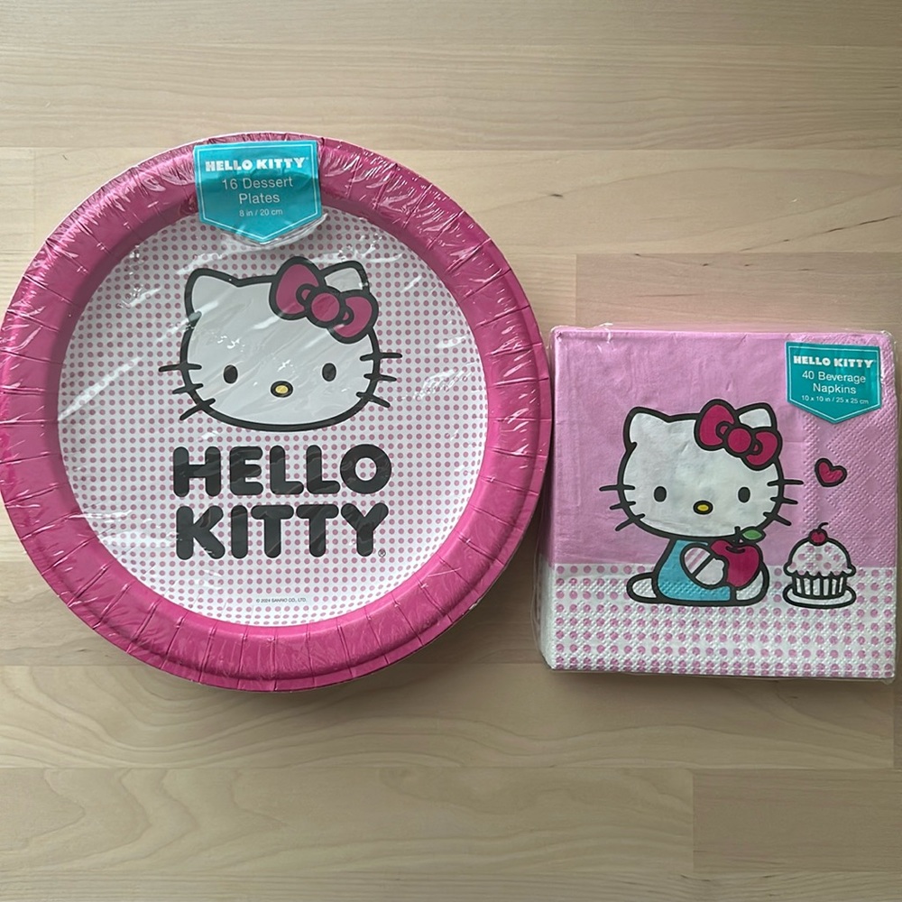 Hello Kitty plates and napkin set